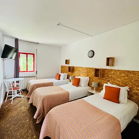 Nature & Guest Rooms, Aldeamento Turistico Do Camarido Hostel *