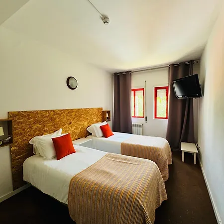Nature & Guest Rooms, Aldeamento Turistico Do Camarido Hostel