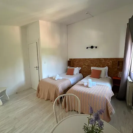 Nature & Guest Rooms, Aldeamento Turistico Do Camarido Auberge de jeunesse *